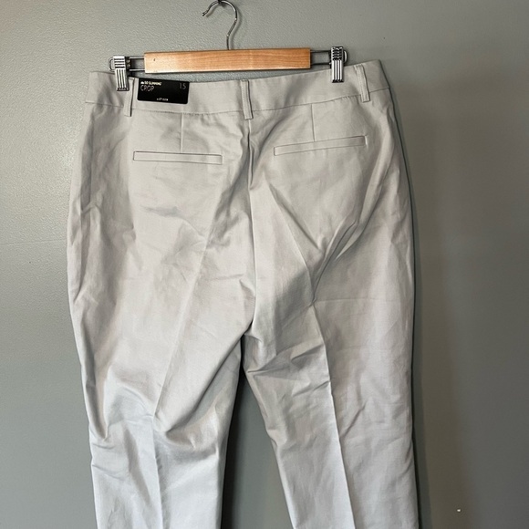 NWT Chico’s So Slimming Serene Cuffed Crops Seagull - Picture 6 of 11